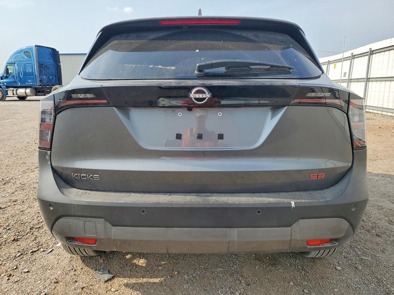 2025 Nissan Kicks Sr - Image 6
