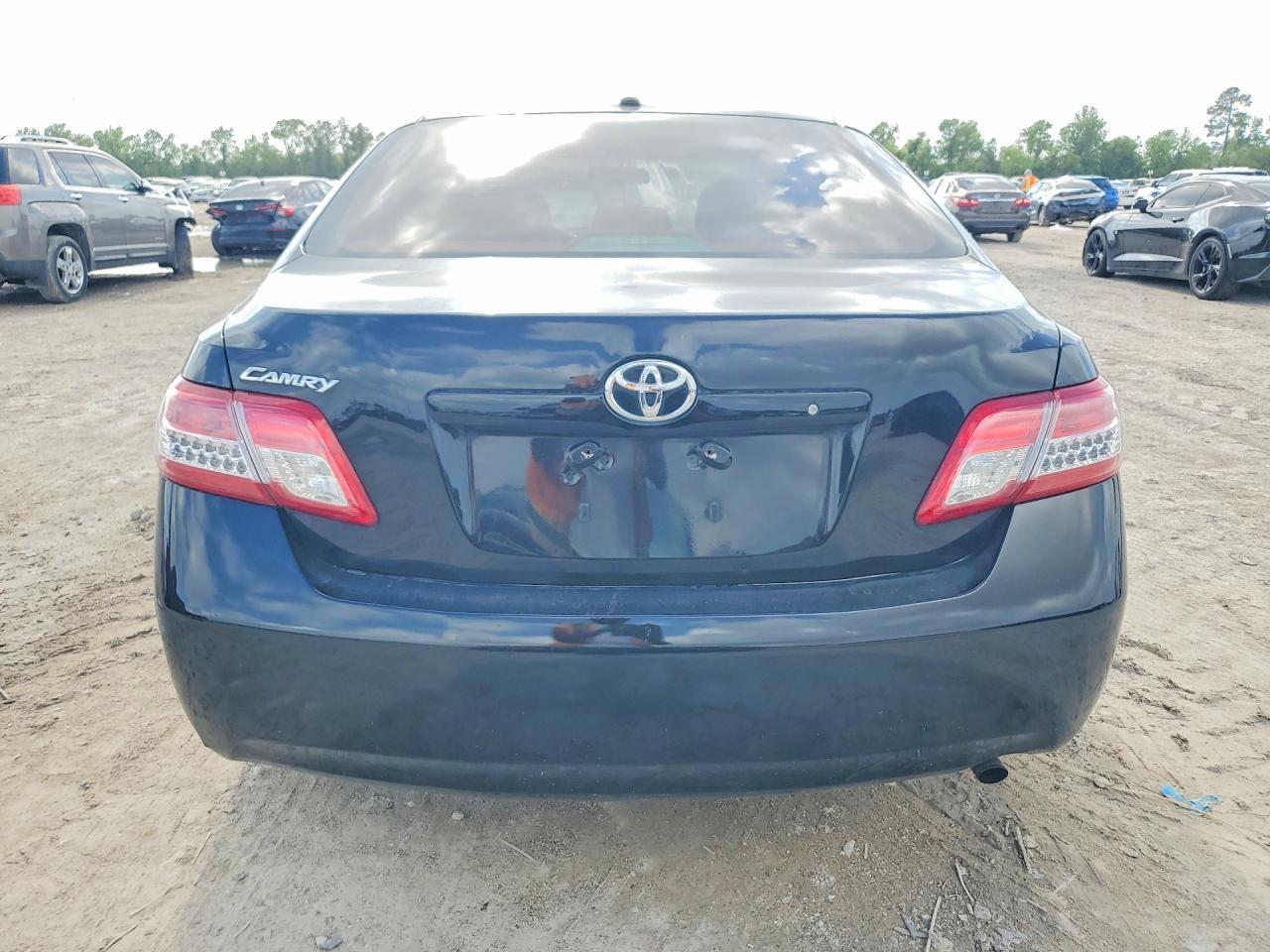 2011 Toyota Camry Base - Фото 6
