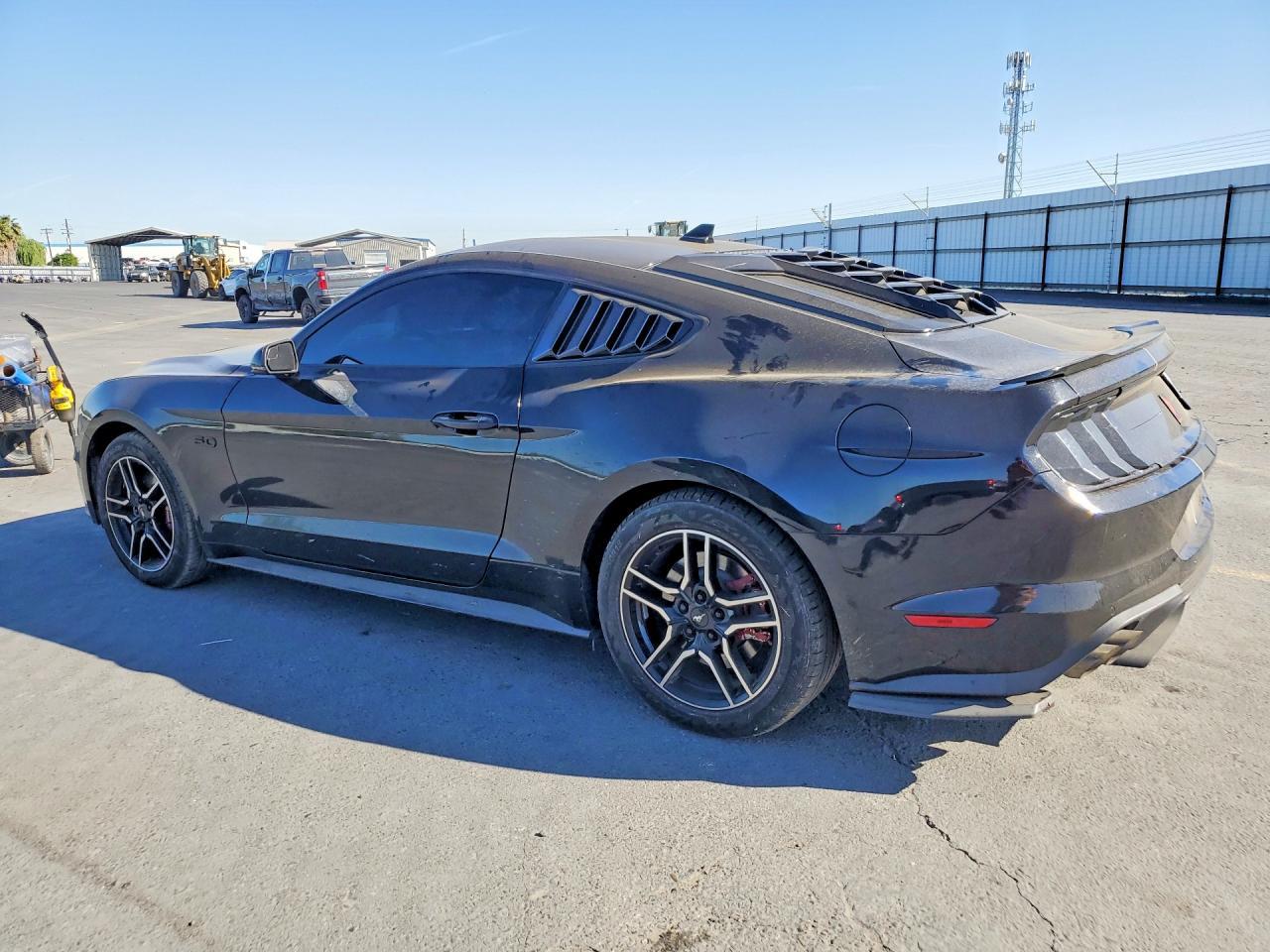 2020 Ford Mustang Gt - Фото 2