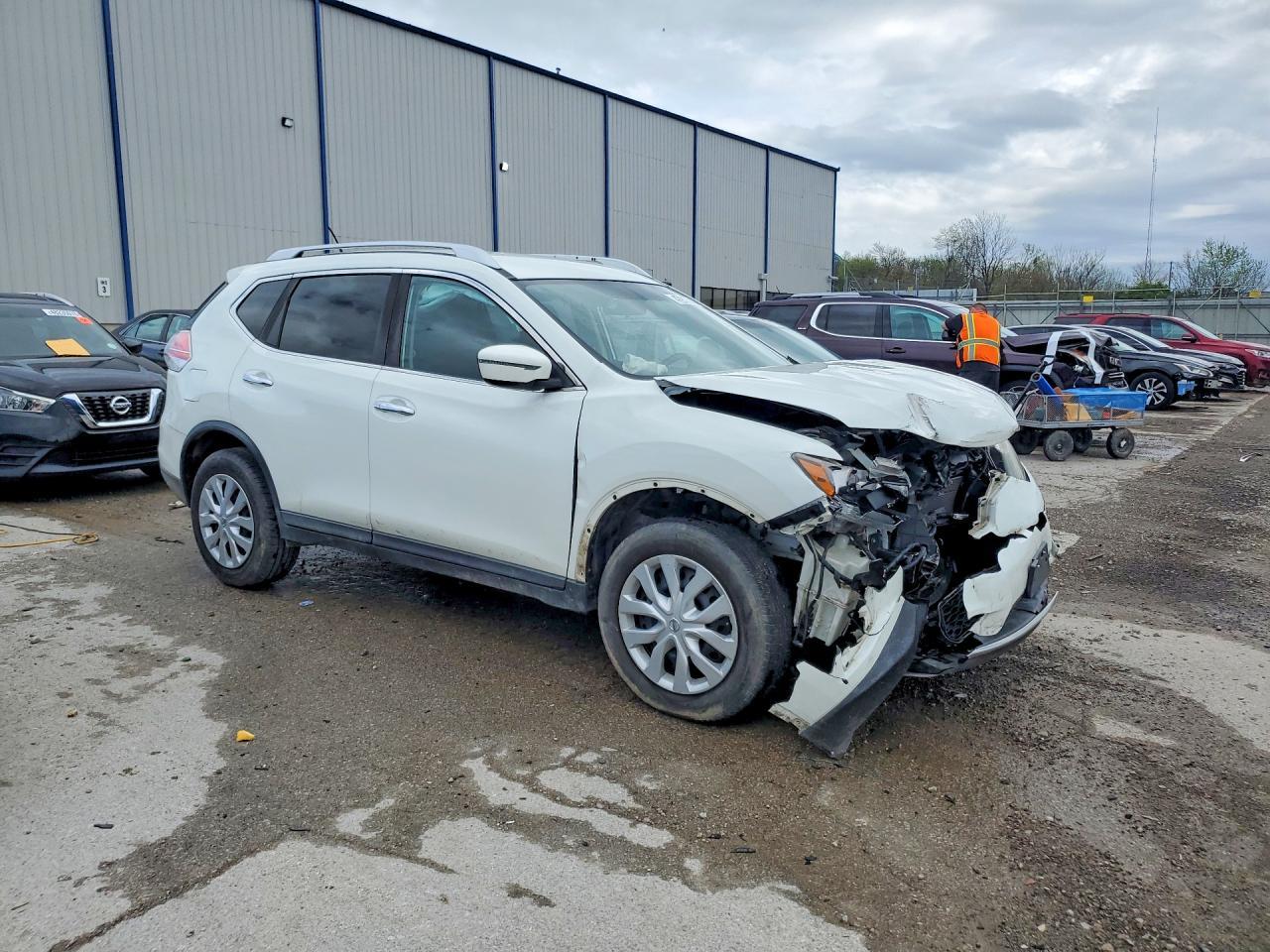 2016 Nissan Rogue S - Фото 4