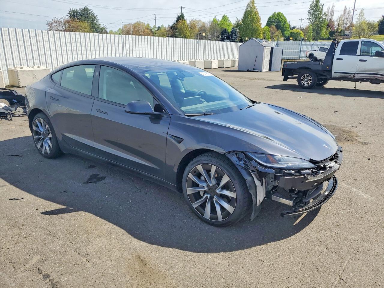 2025 Tesla Model 3 - Фото 4