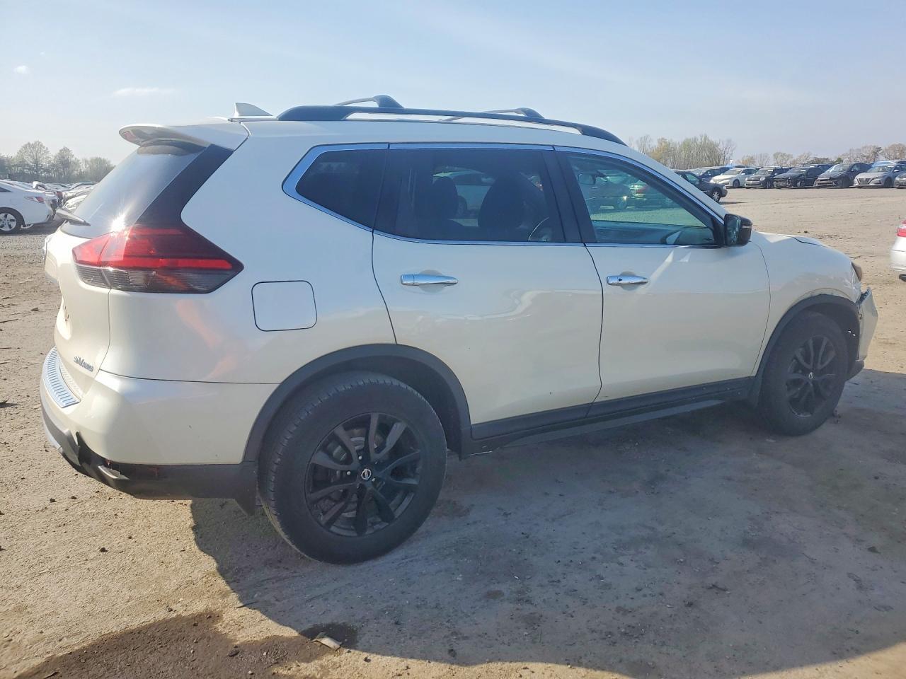 2017 Nissan Rogue Sv - Image 3
