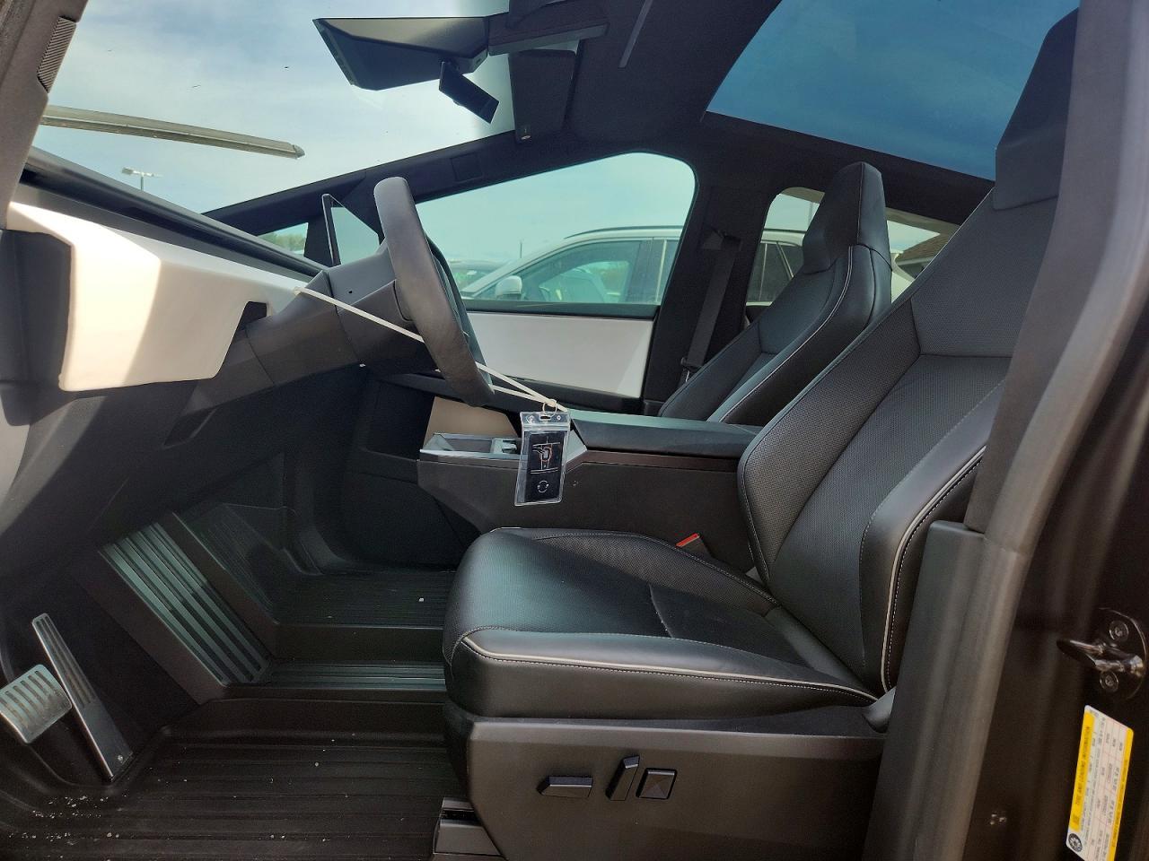 2024 Tesla Cybertruck - Image 7