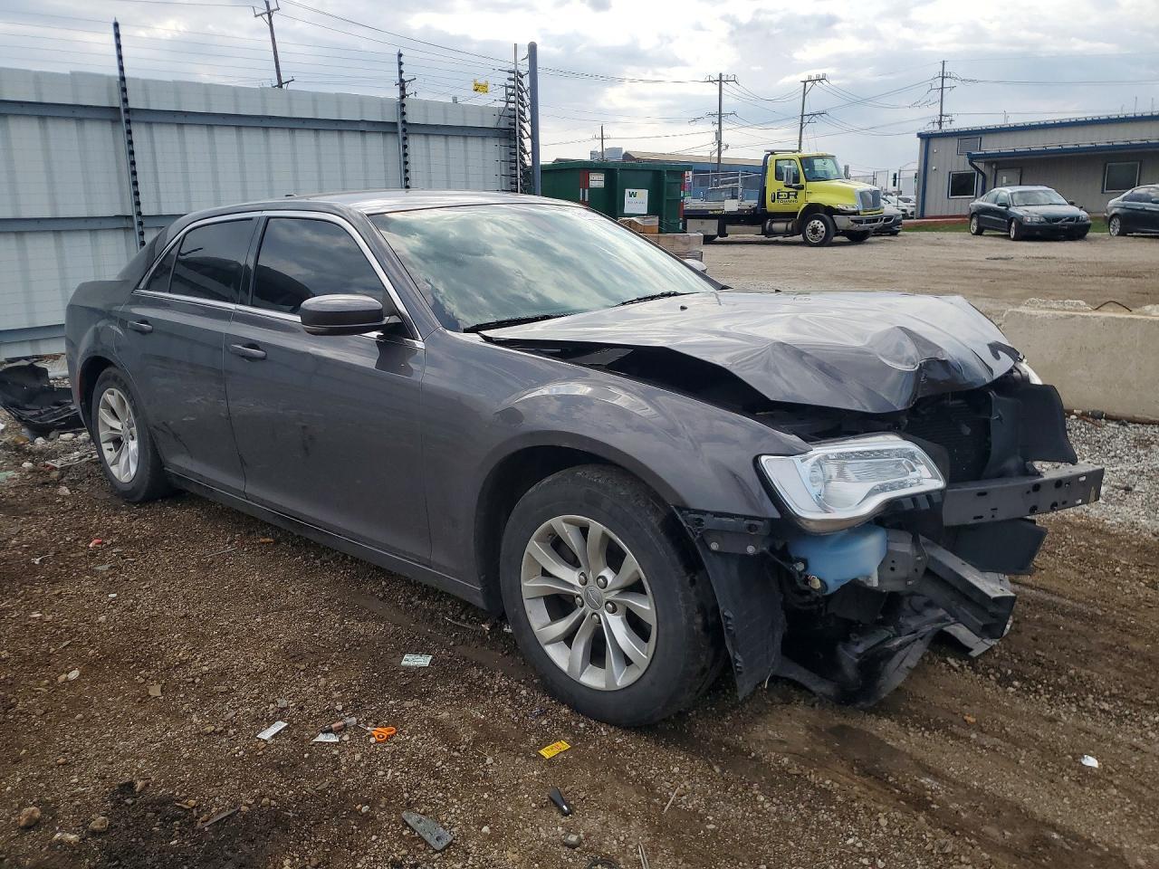 2016 Chrysler 300 Limited - Фото 4
