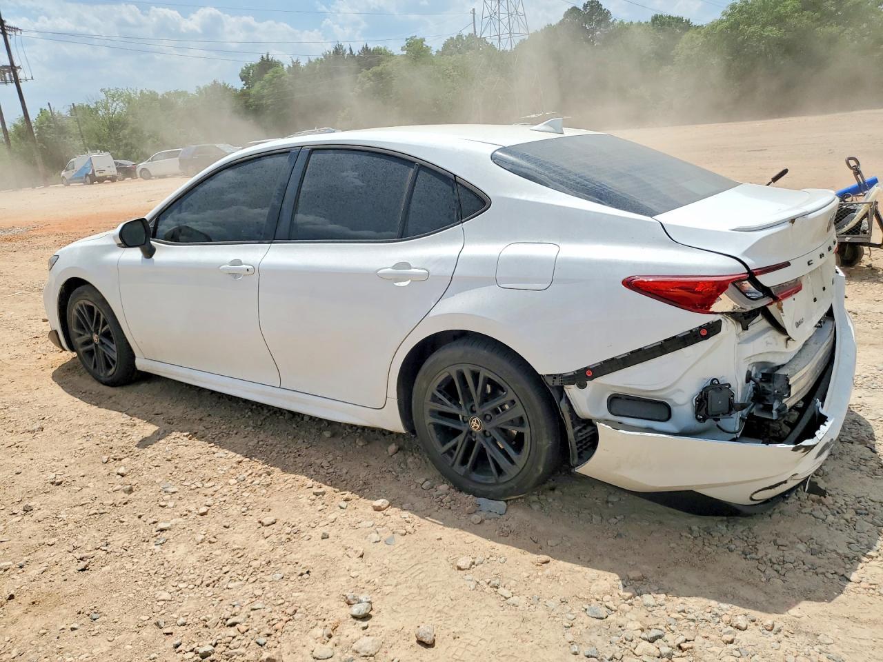 2025 Toyota Camry - Фото 2