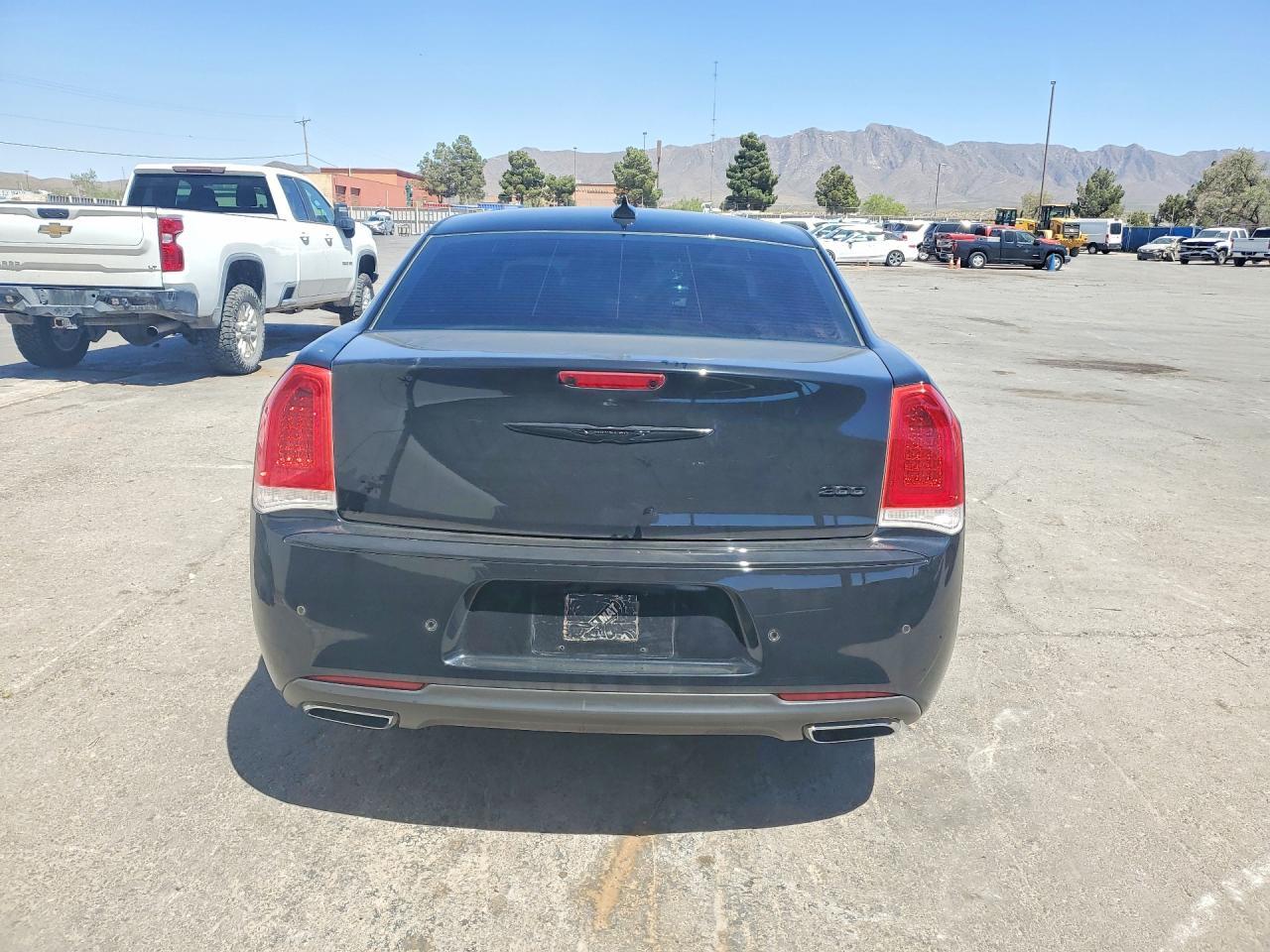 2016 Chrysler 300 Limited - Image 6