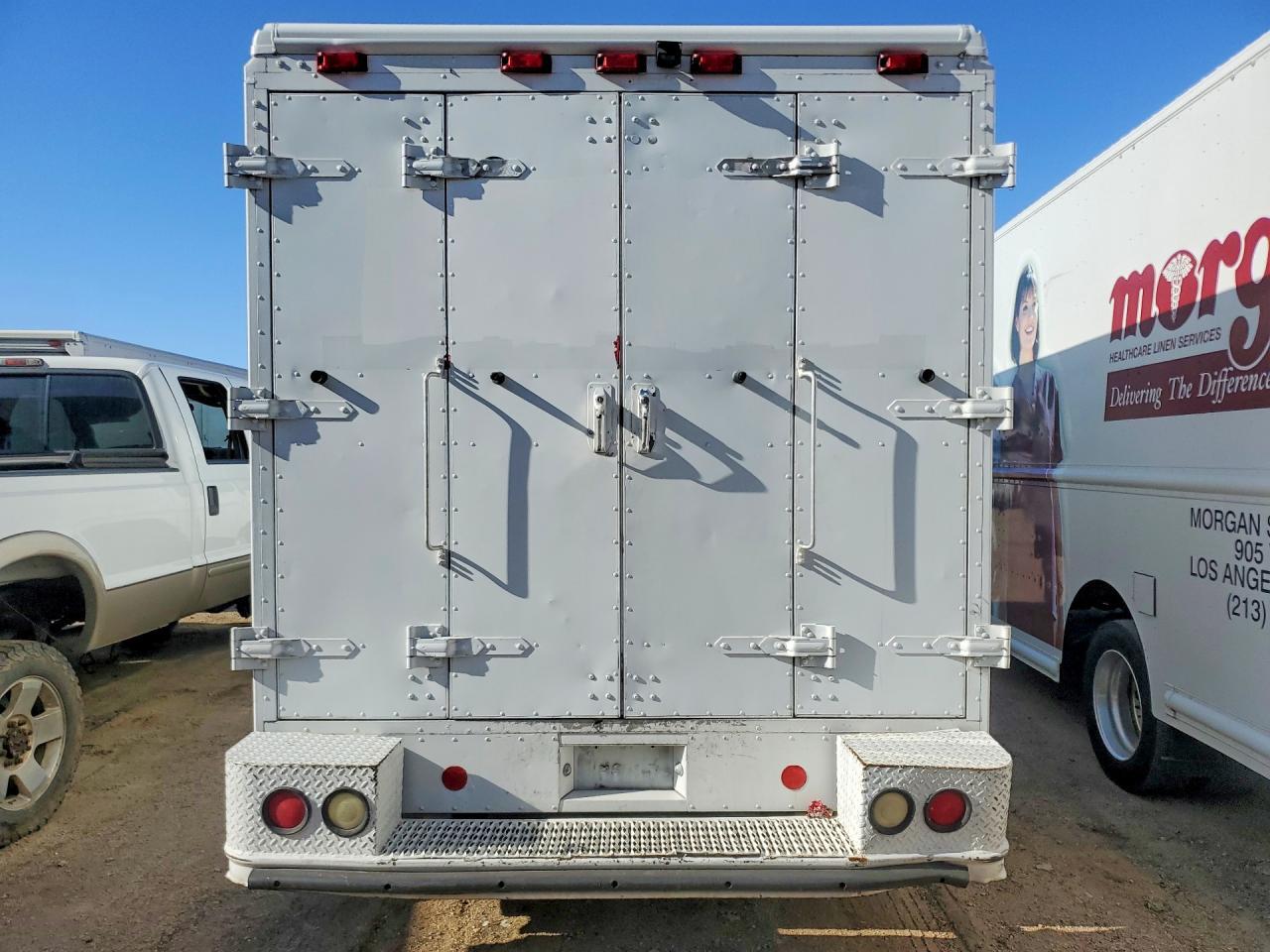 2003 Ford Econoline E350 Super Duty Stripped Chass - Фото 6