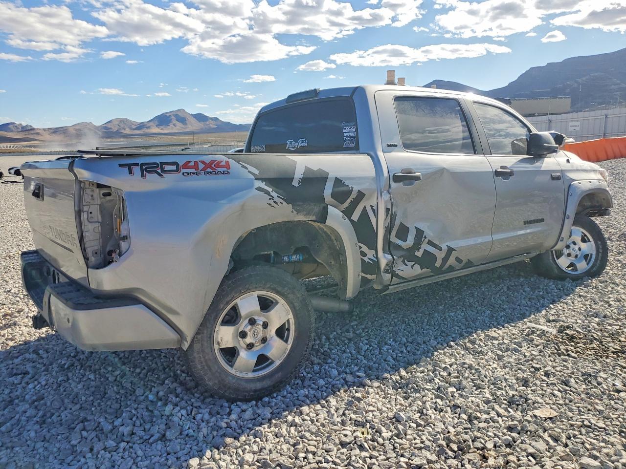 2017 Toyota Tundra Sr5 - Image 3