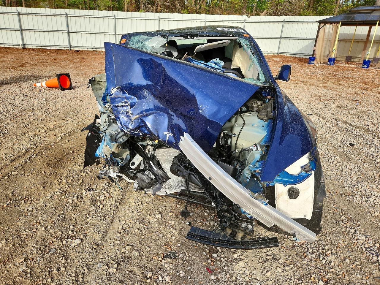 2025 Tesla Model 3 - Image 5
