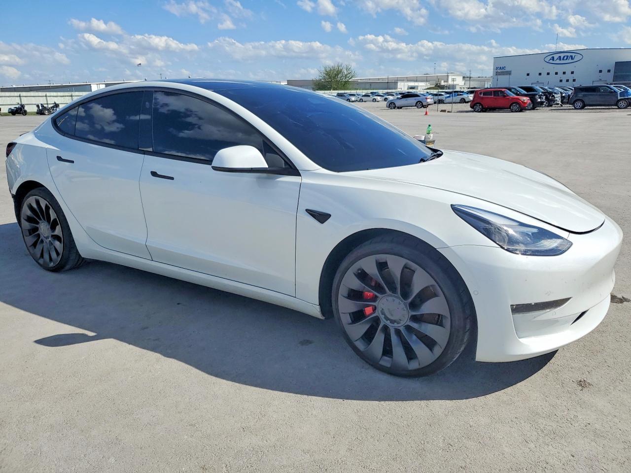 2022 Tesla Model 3 - Фото 4