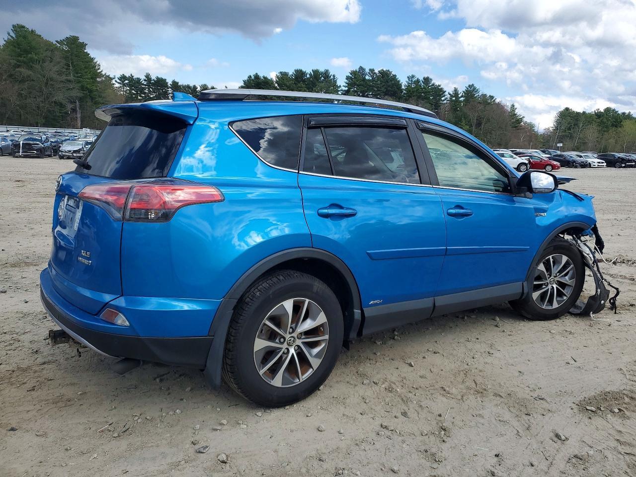 2017 Toyota Rav4 Hybrid Xle - Image 3