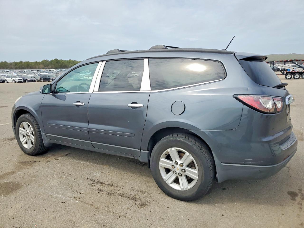 2013 Chevrolet Traverse Lt - Фото 2