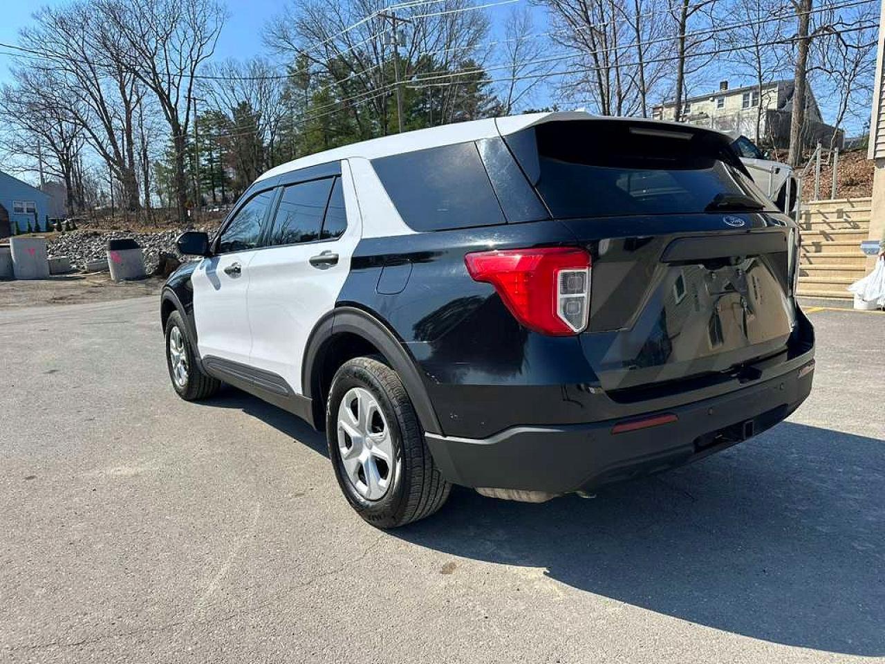 2021 Ford Explorer Police Interceptor - Image 2
