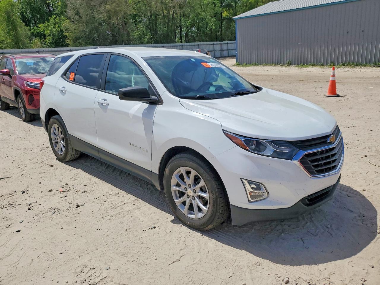 2020 Chevrolet Equinox Ls - Image 4