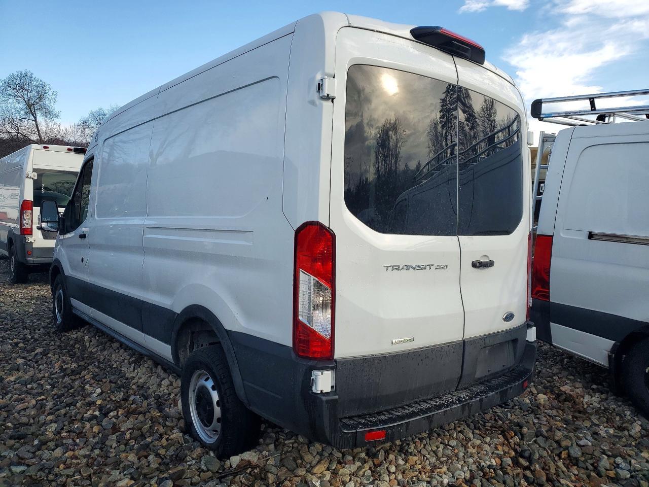 2025 Ford Transit Utility / Service Van - Фото 2
