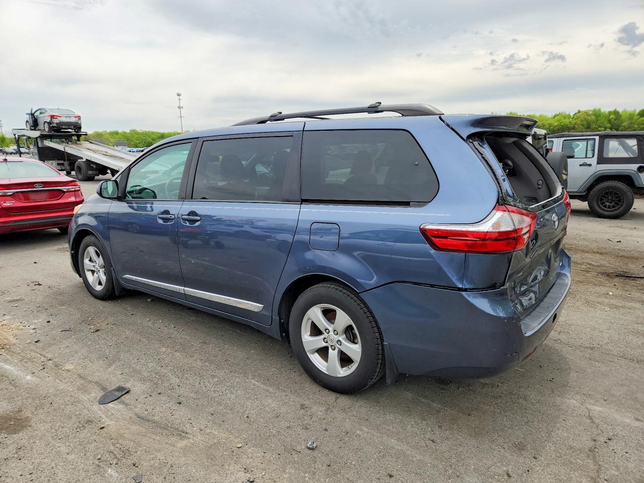 2017 Toyota Sienna Le - Фото 2