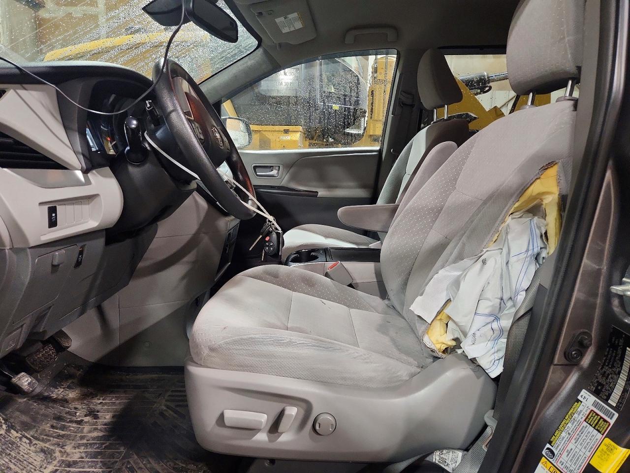 2019 Toyota Sienna Le 7-Passenger - Image 7