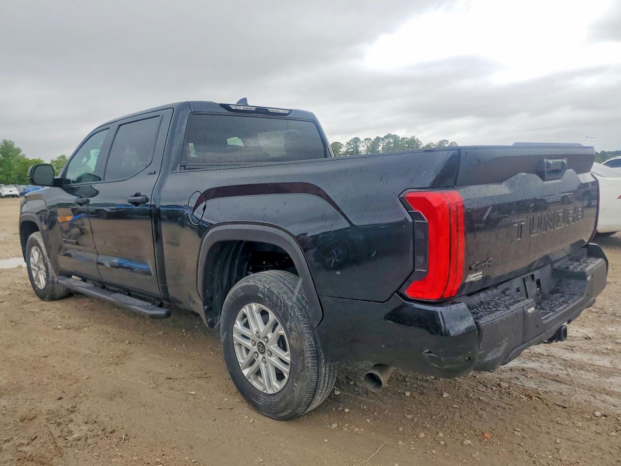 2024 Toyota Tundra Crewmax Sr5 - Image 2