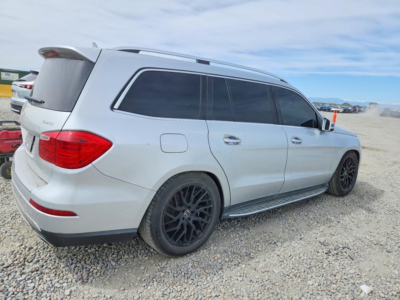 2015 Mercedes-Benz Gl 450 4Matic - Image 3