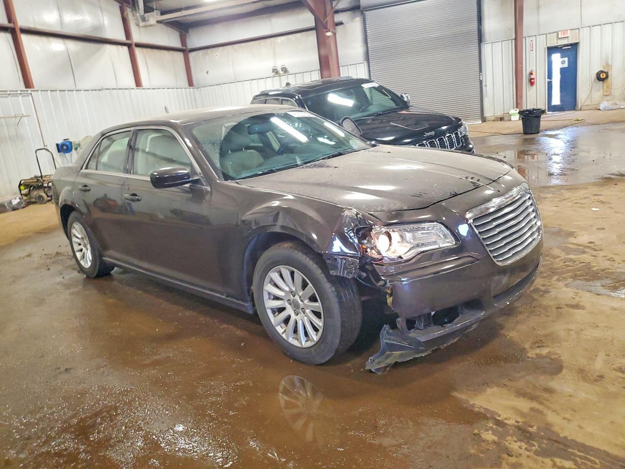 2013 Chrysler 300 - Фото 4