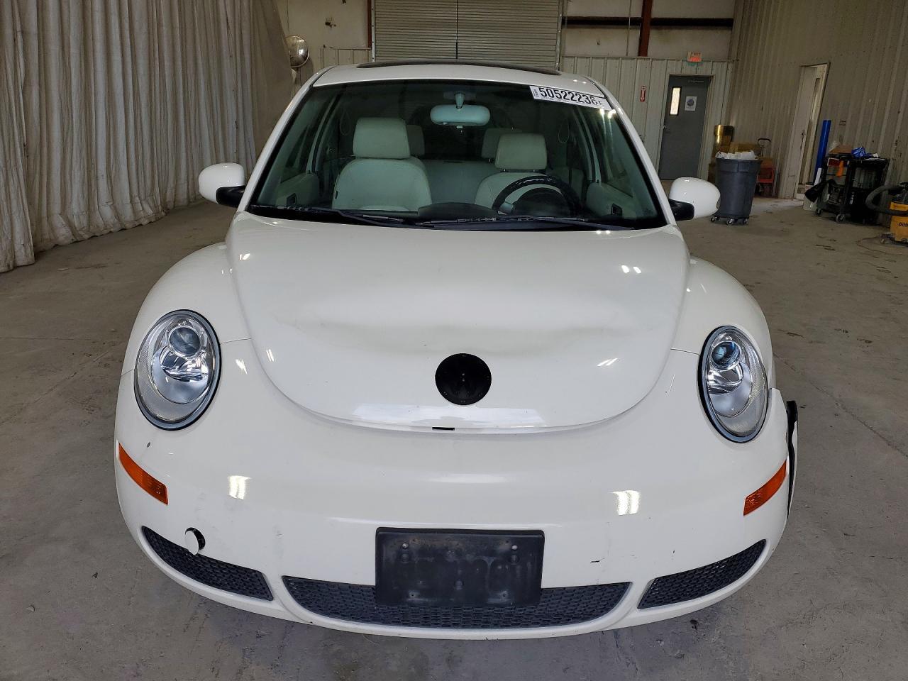 2008 Volkswagen New Beetle Triple White - Image 5