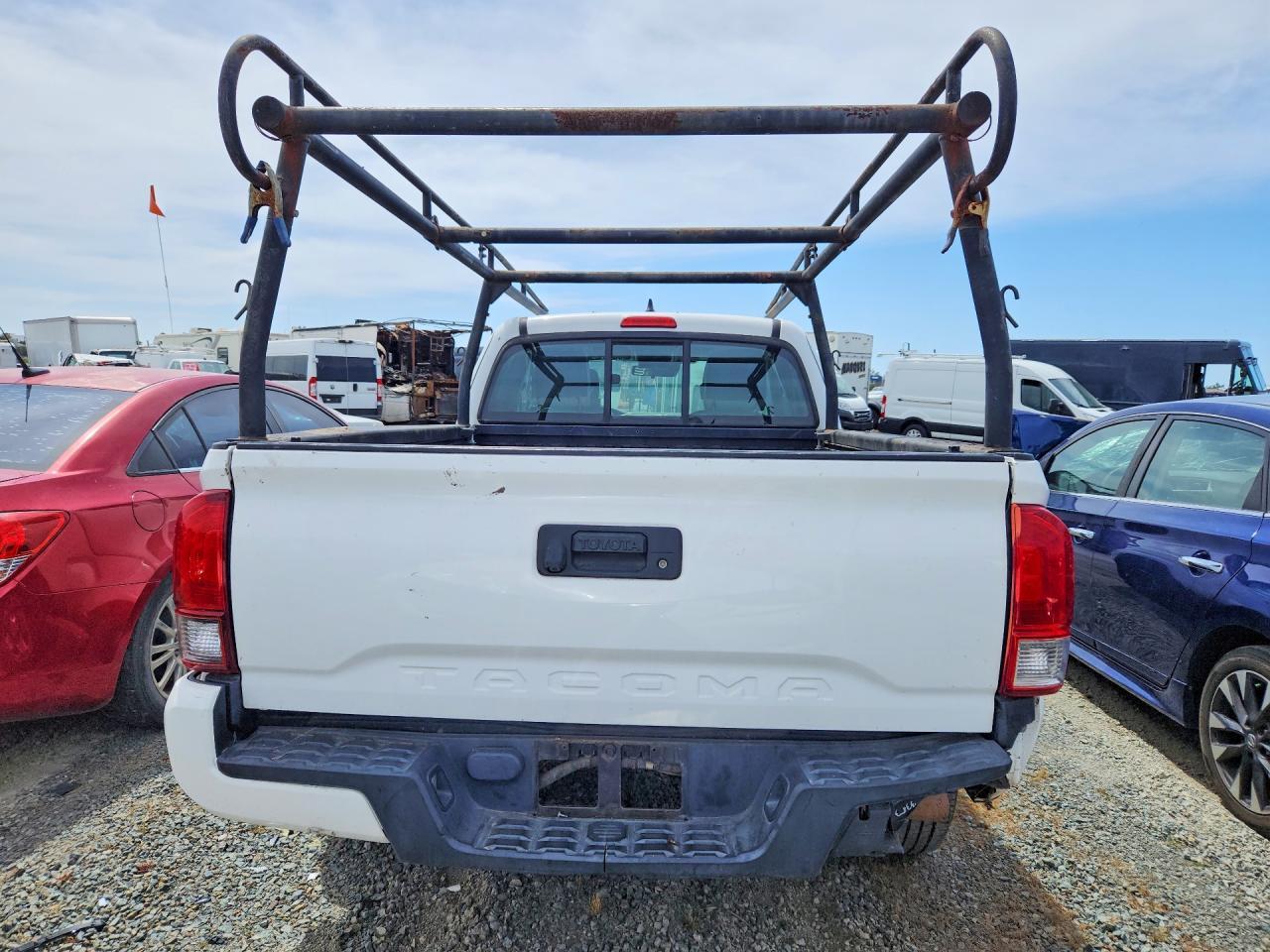2018 Toyota Tacoma Sr - Фото 6