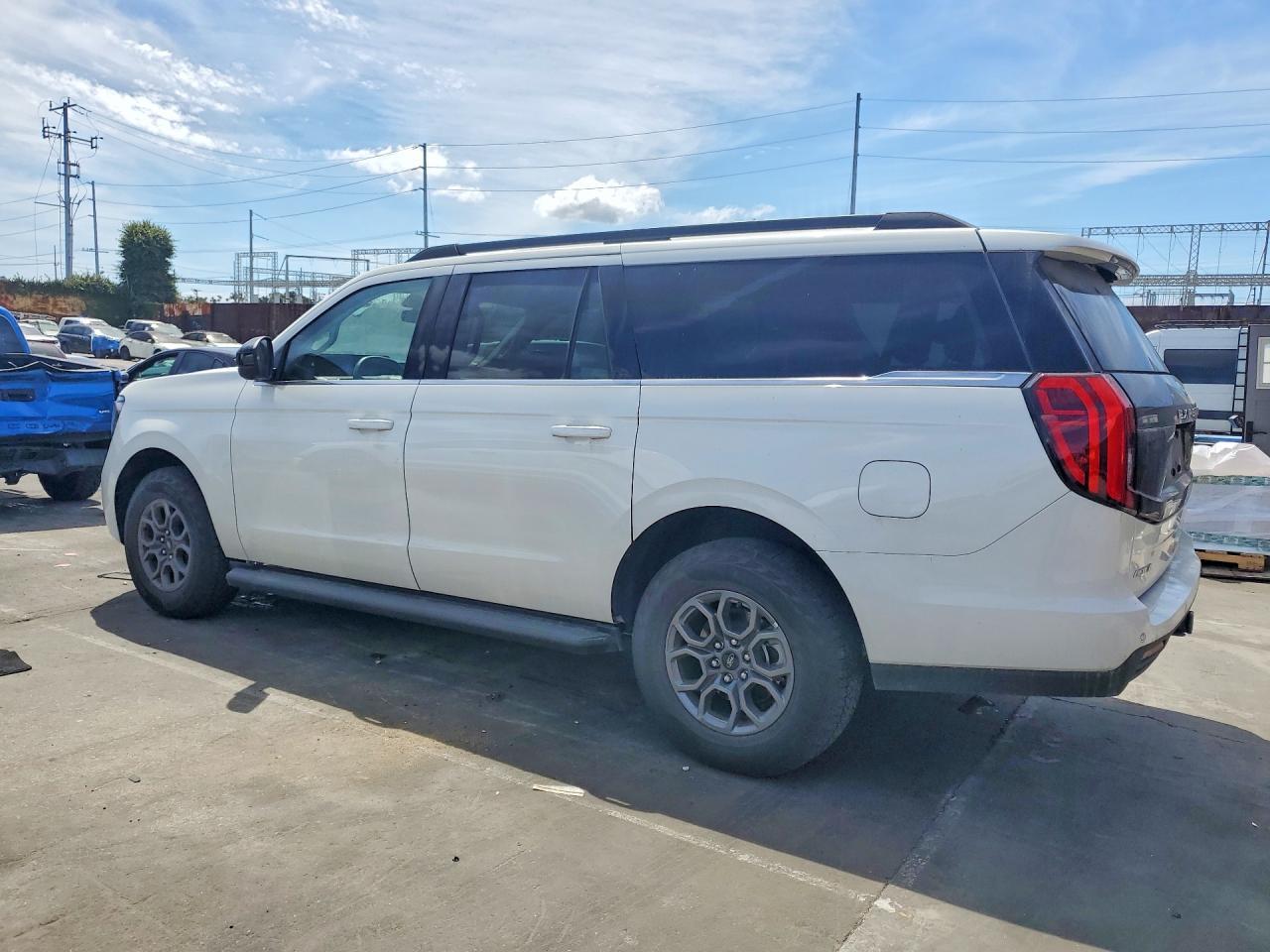 2025 Ford Expedition Max Active - Фото 2