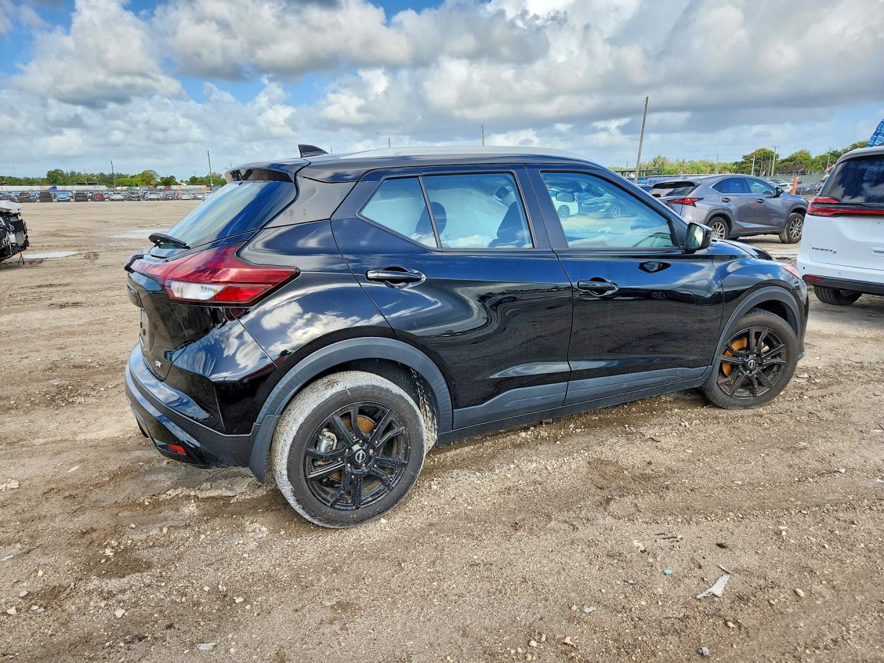 2024 Nissan Kicks Sv - Image 3