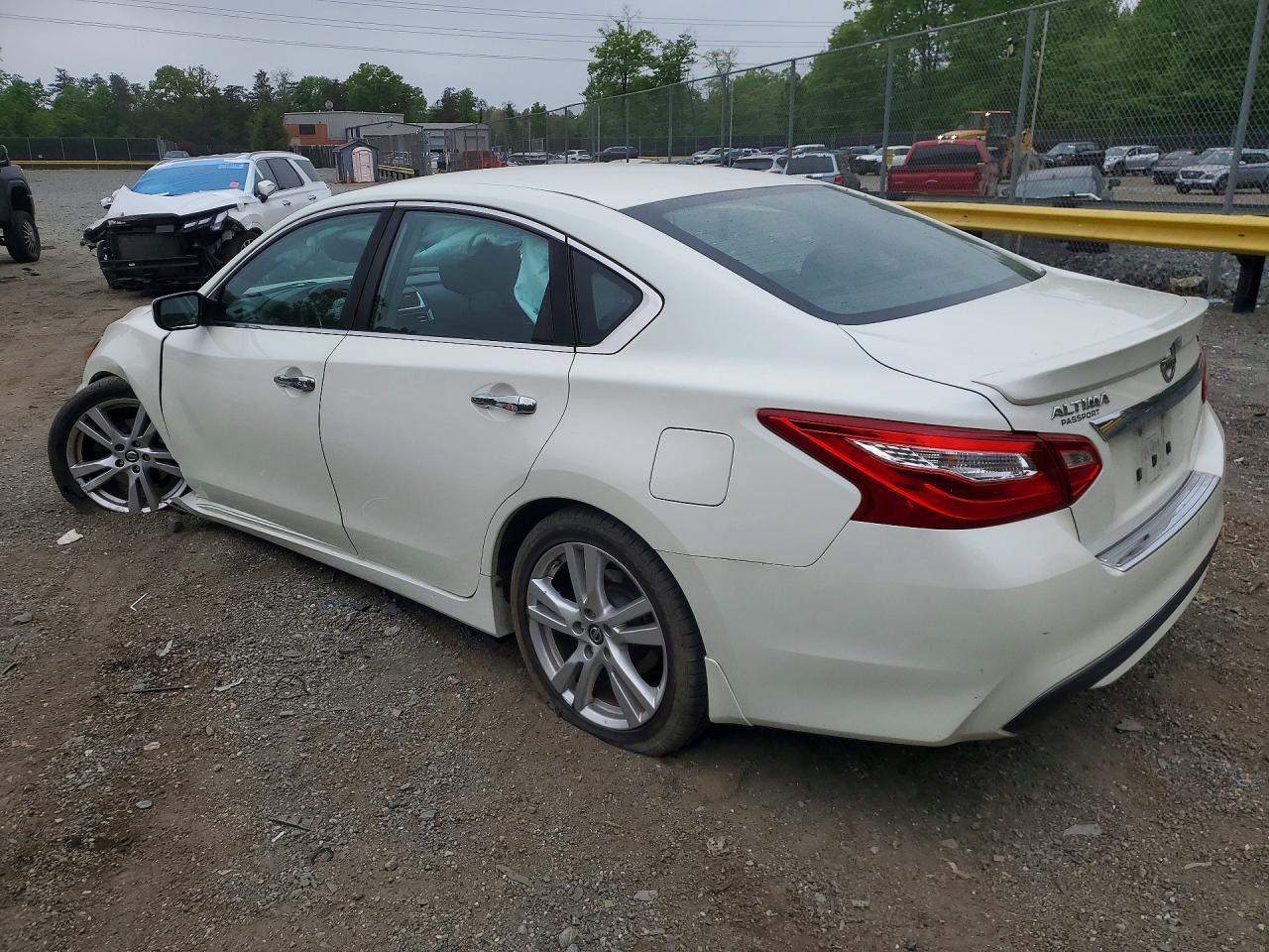 2016 Nissan Altima 2.5 Sr - Фото 2
