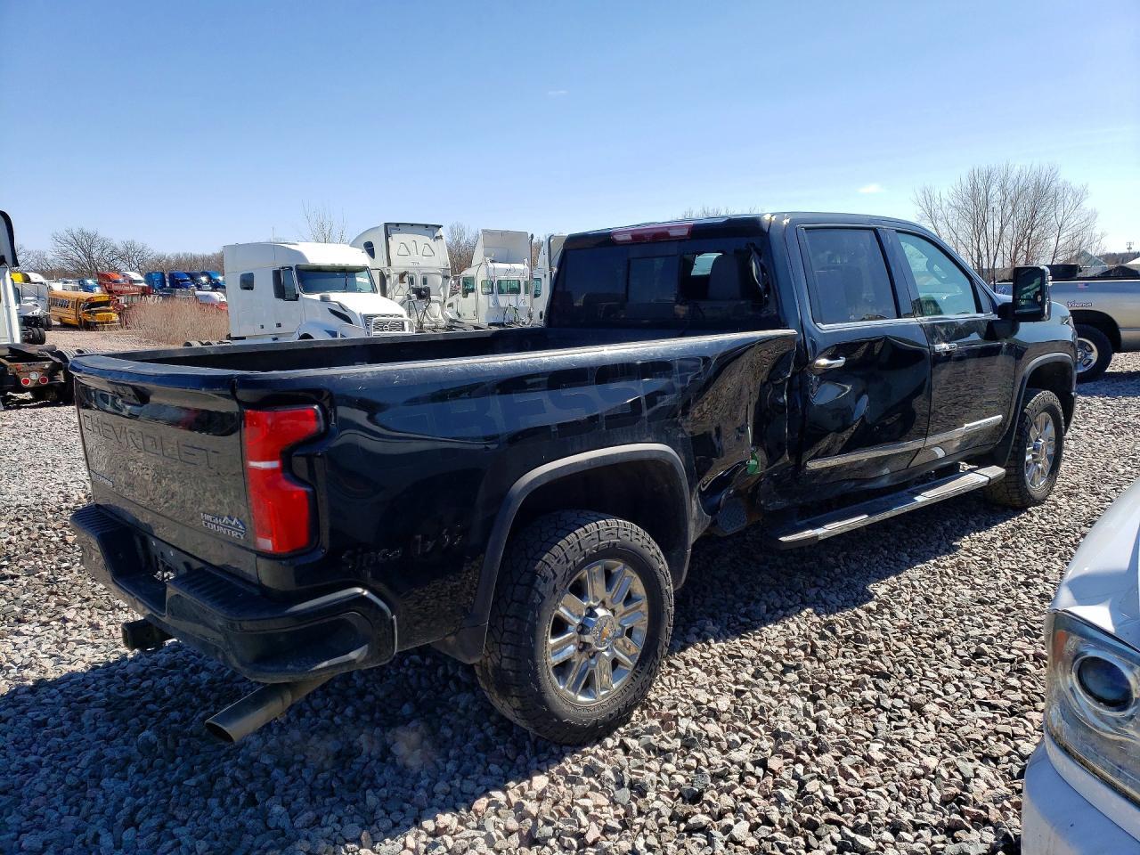 2024 Chevrolet Silverado K3500 High Country - Фото 3