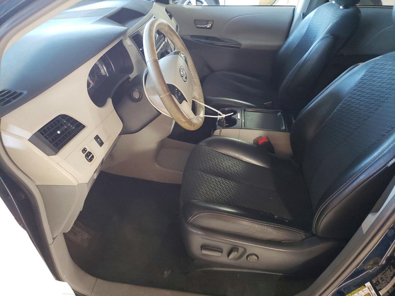 2011 Toyota Sienna Se 8-Passenger - Фото 7