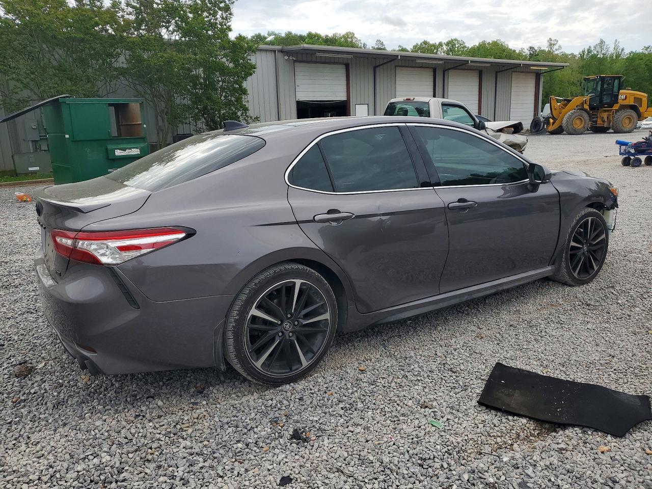 2020 Toyota Camry Xse - Фото 3