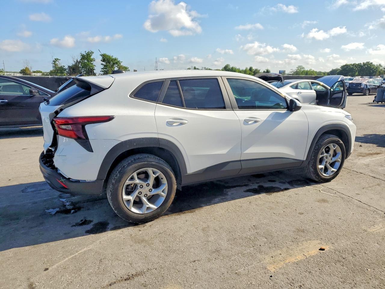 2025 Chevrolet Trax Ls - Image 3