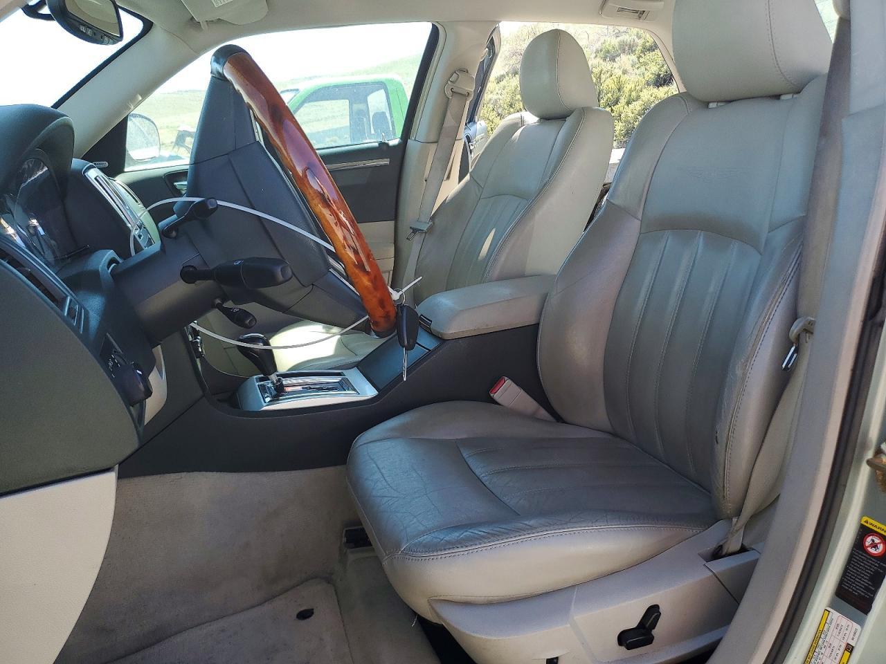 2006 Chrysler 300C - Image 7