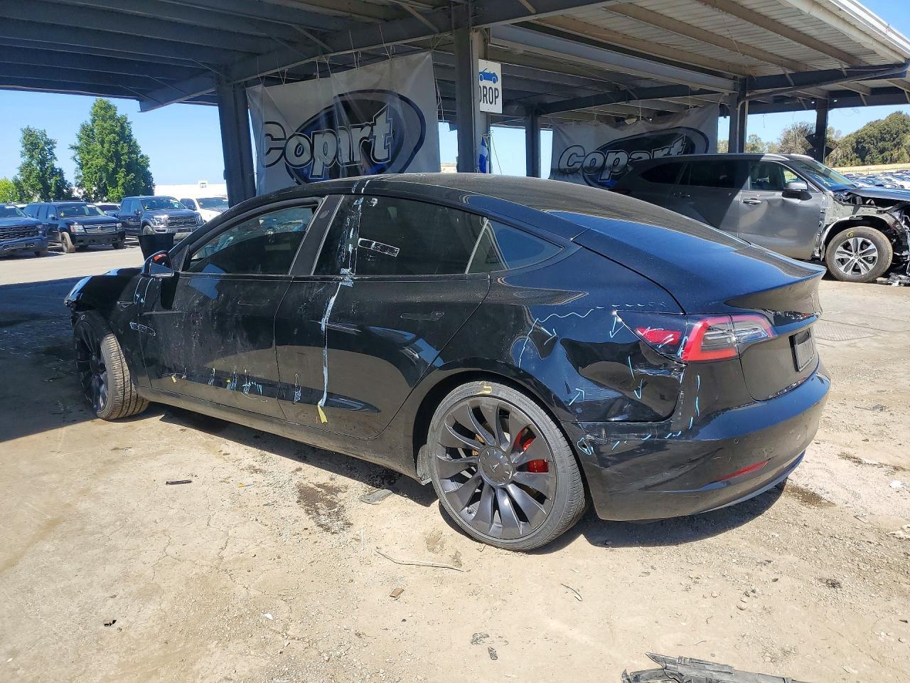 2022 Tesla Model 3 - Фото 2