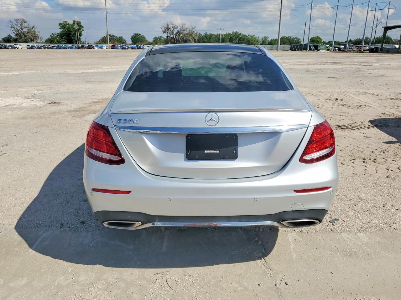 2017 Mercedes-Benz E 300 - Фото 6