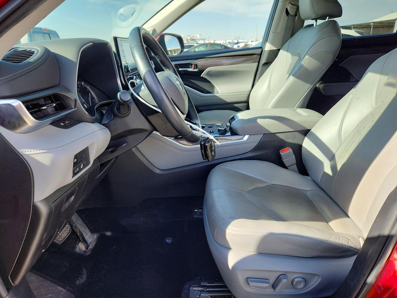 2022 Toyota Highlander Limited - Image 7