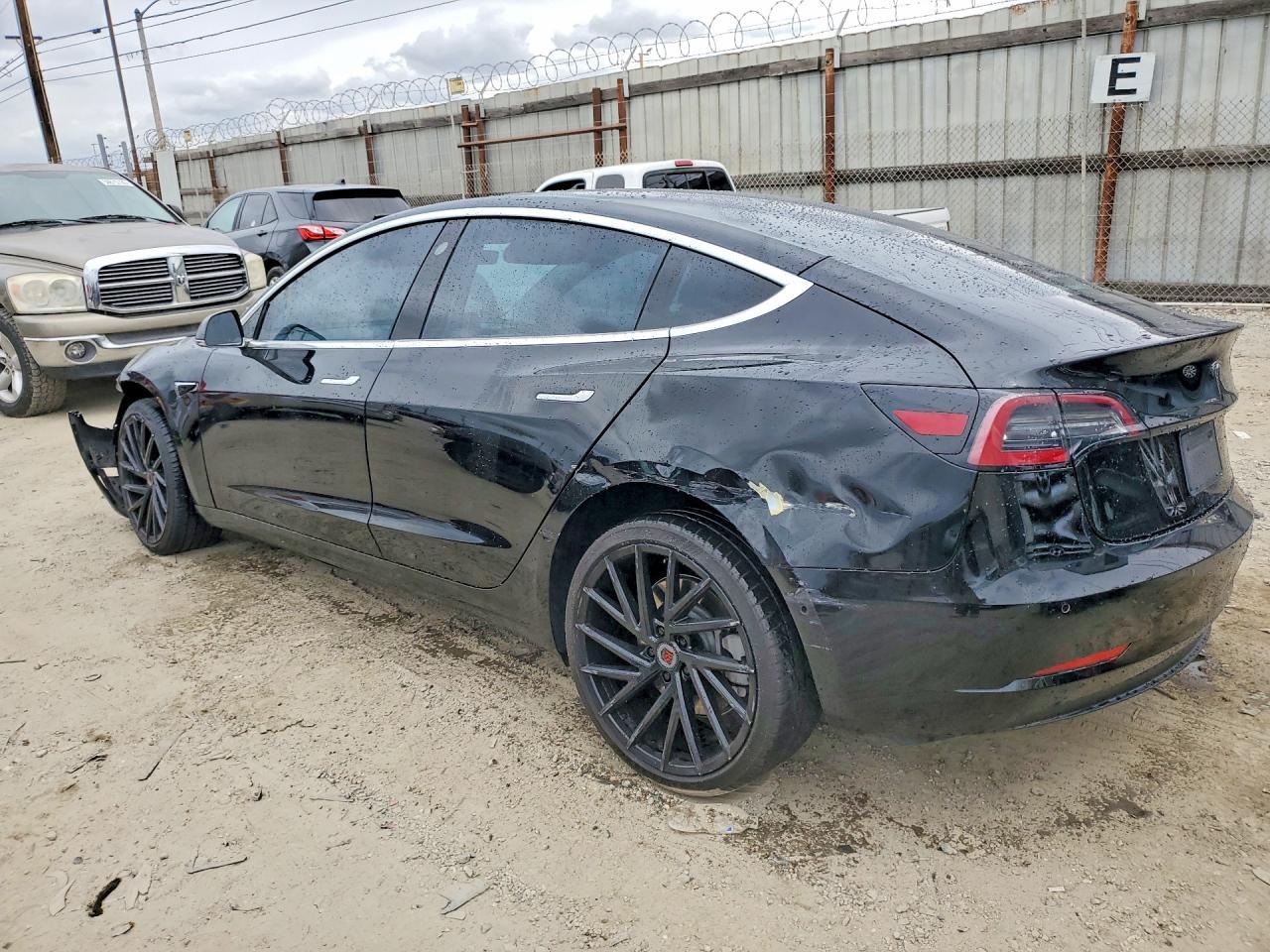 2020 Tesla Model 3 - Фото 2