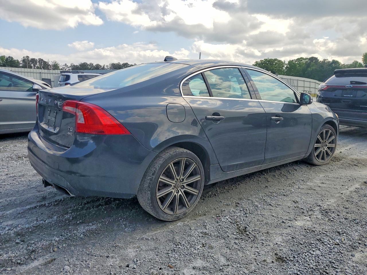 2015 Volvo S60 Platinum - Фото 3