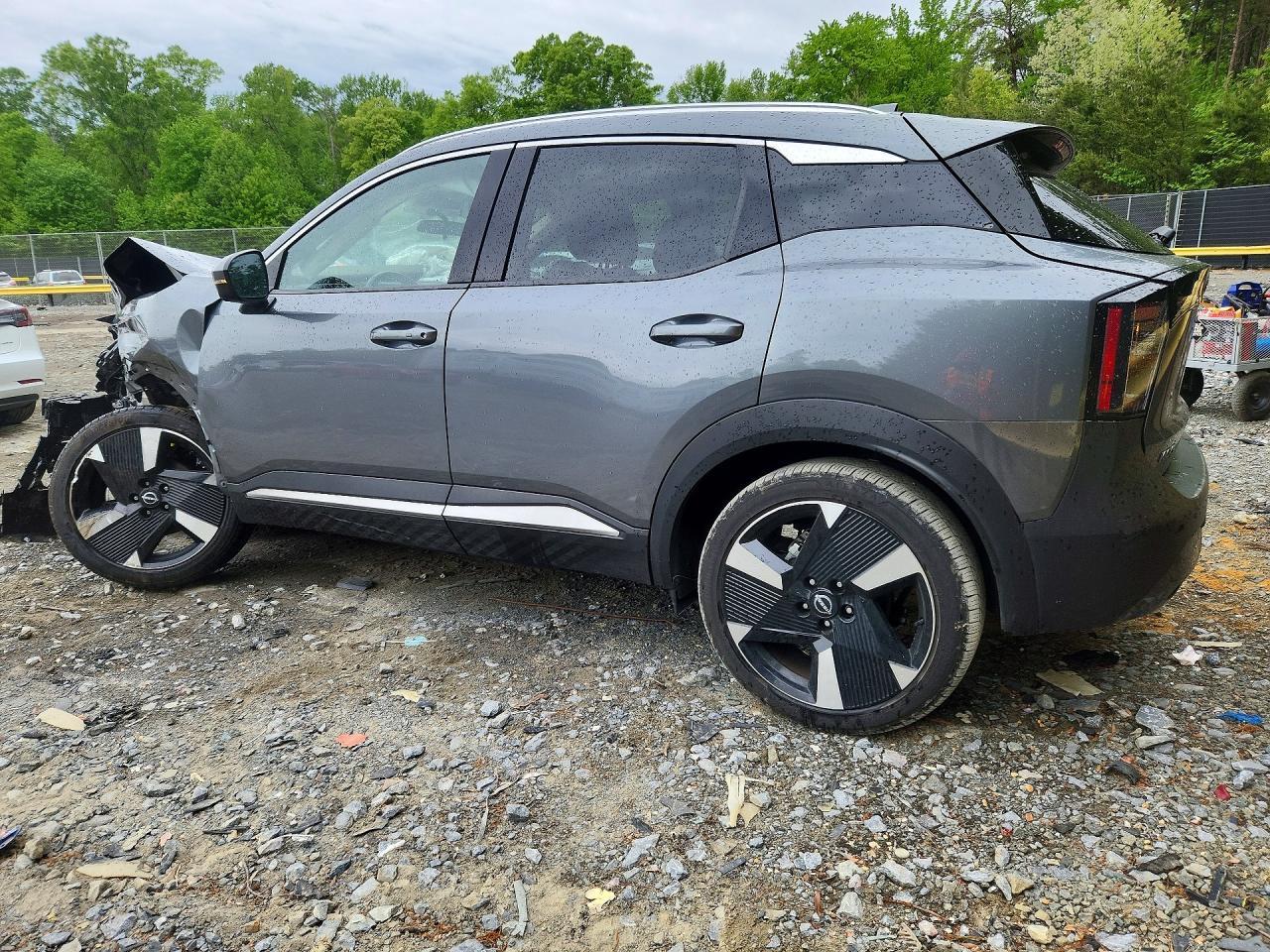 2025 Nissan Kicks Sr - Image 2