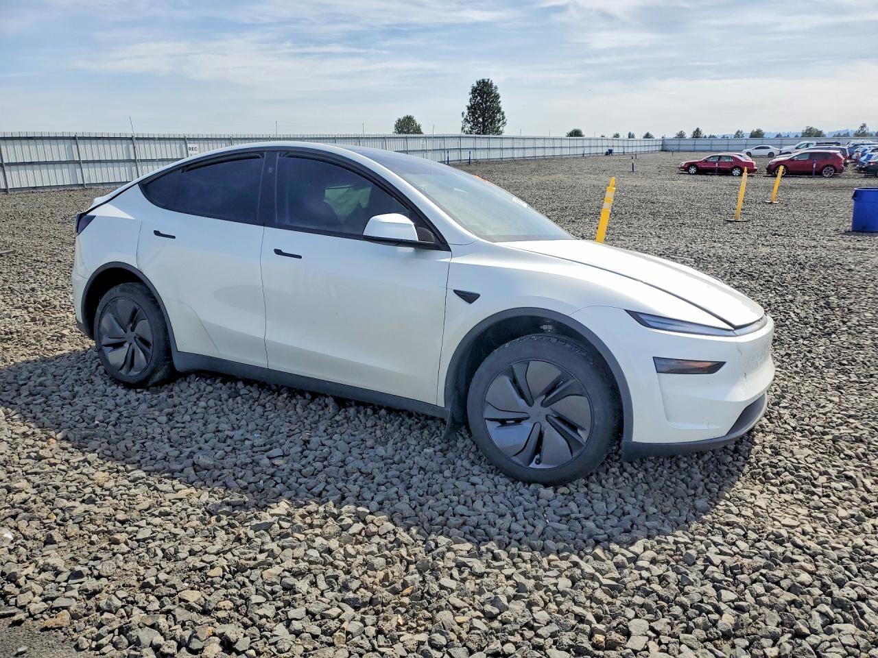 2026 Tesla Model Y - Фото 4