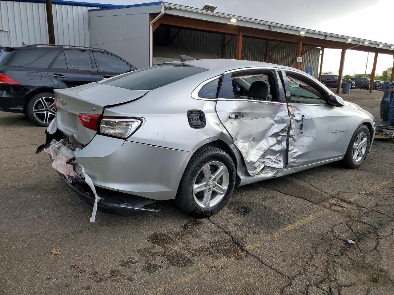 2021 Chevrolet Malibu Ls - Фото 3