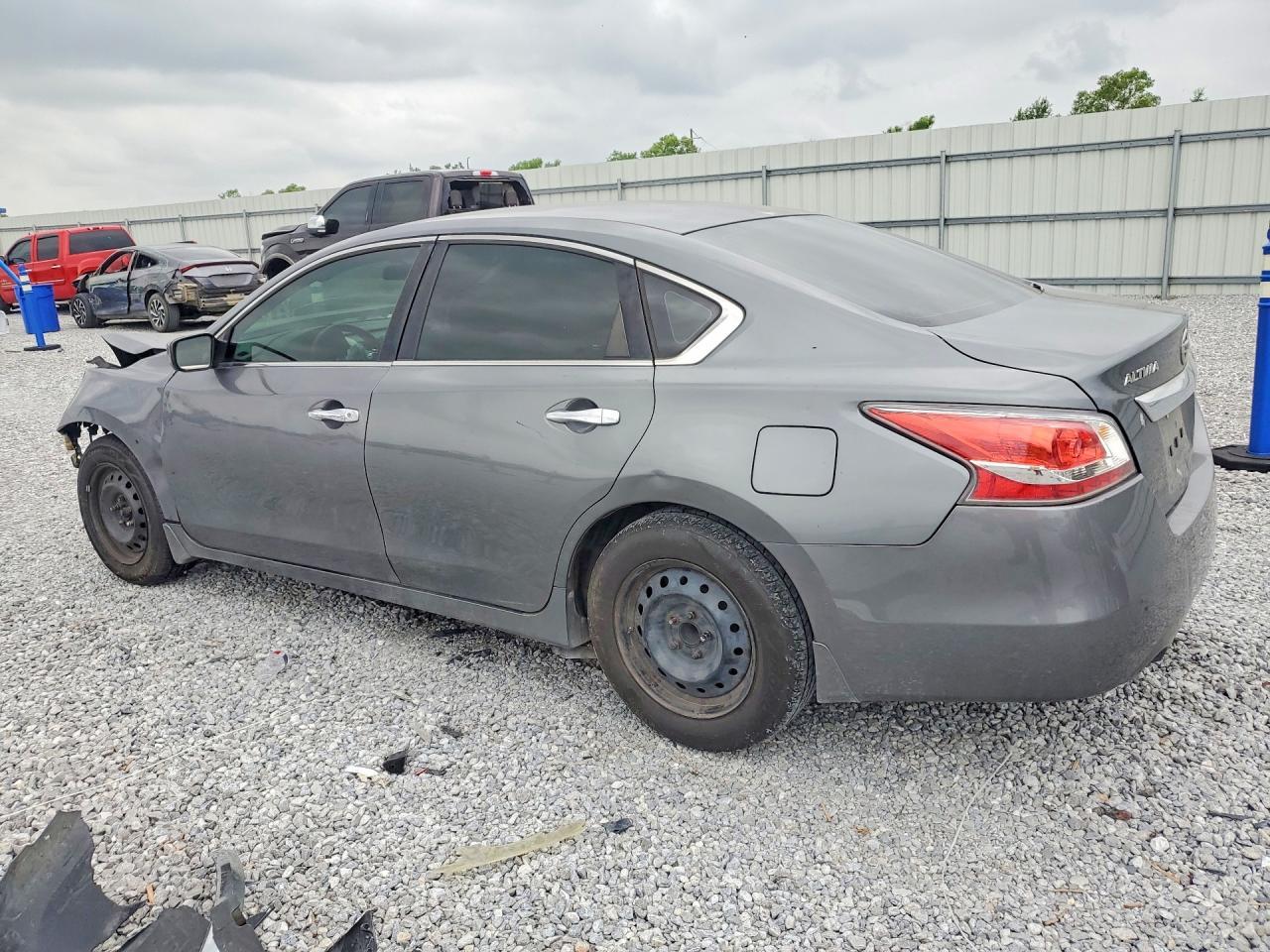 2015 Nissan Altima 2.5 S - Фото 2