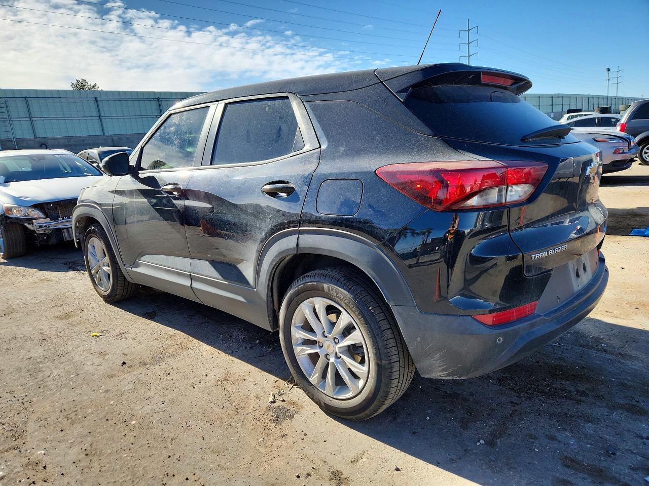 2021 Chevrolet Trailblazer Ls - Image 2