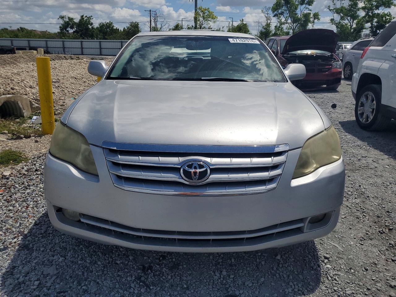 2005 Toyota Avalon Limited - Image 5