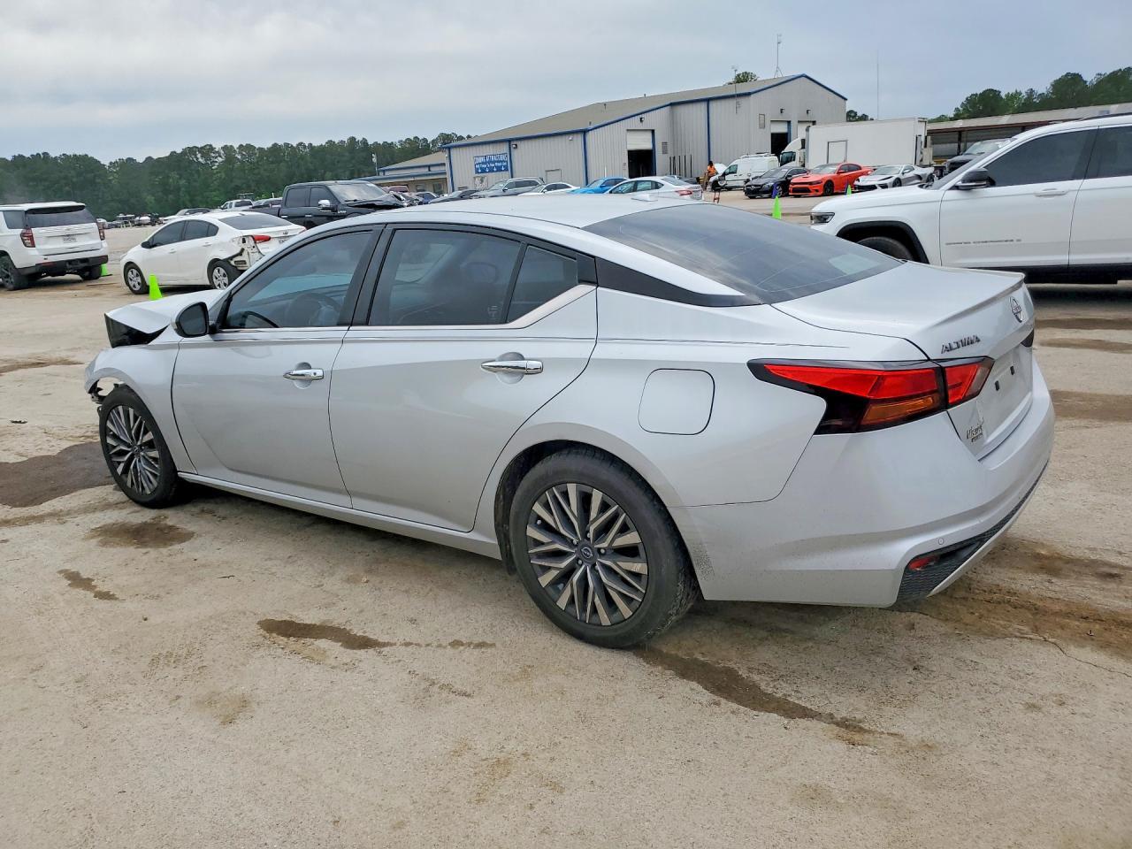 2023 Nissan Altima Sv - Image 2