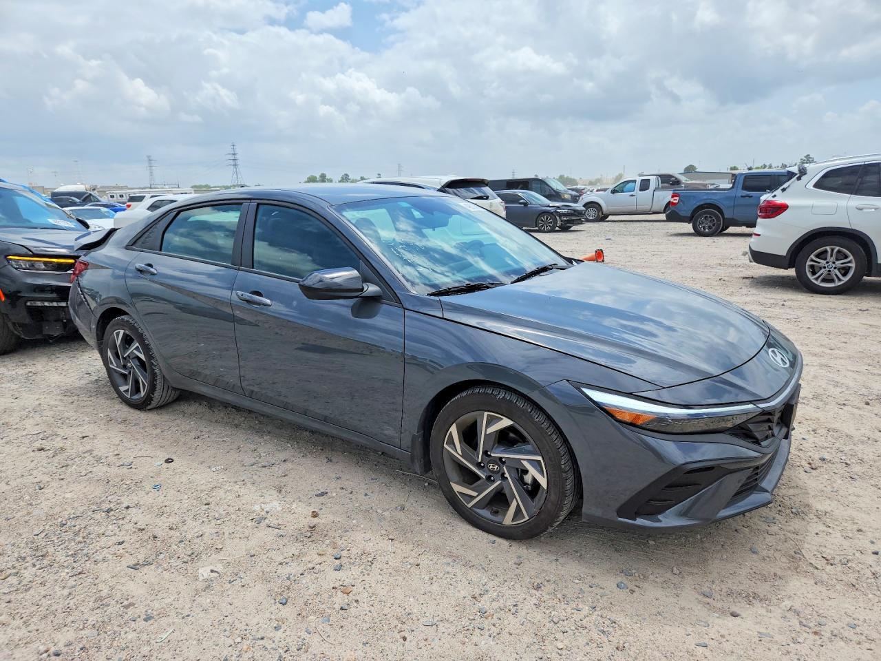 2025 Hyundai Elantra Sel Sport - Фото 4