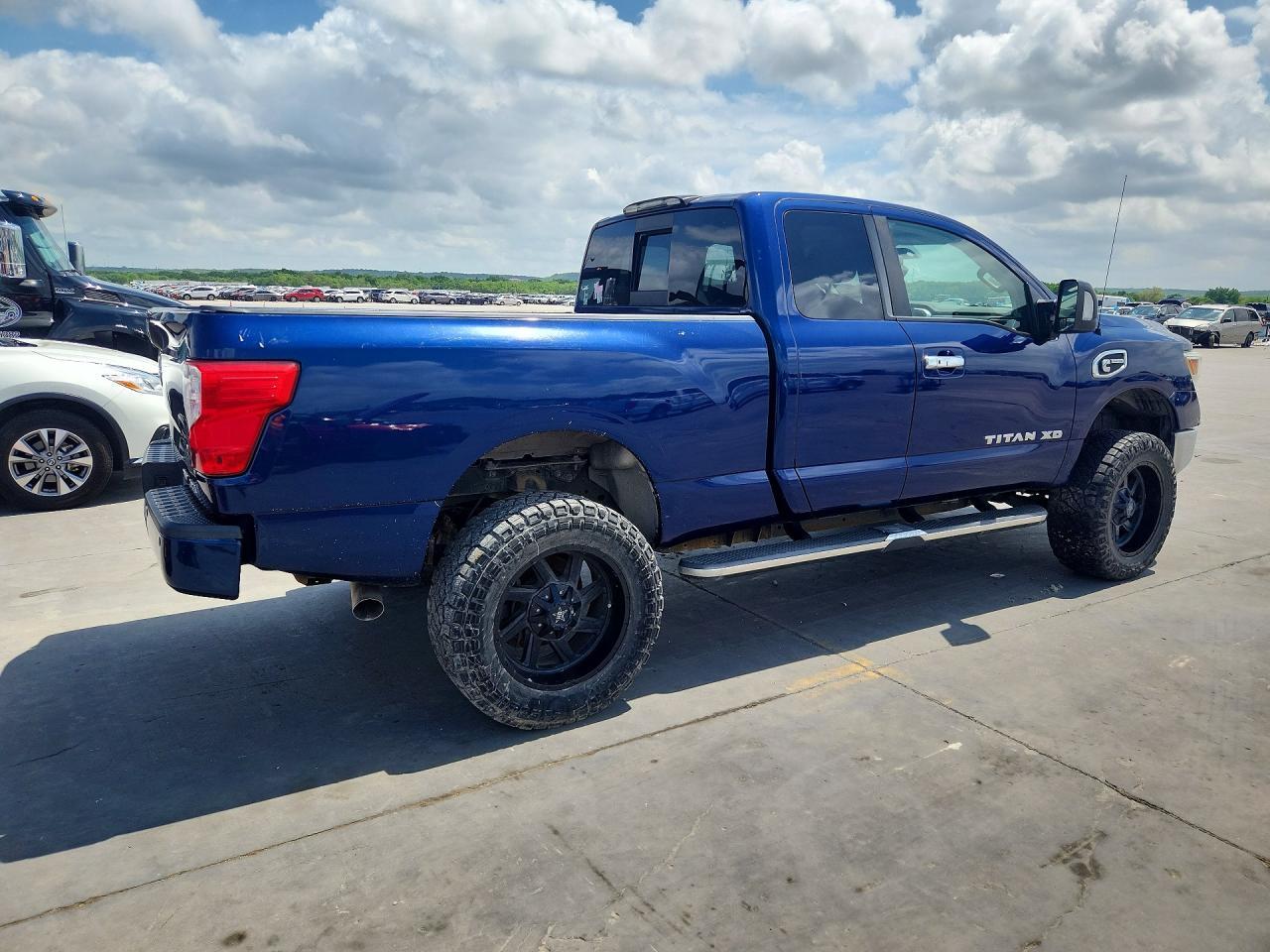 2017 Nissan Titan Xd Sv - Image 3