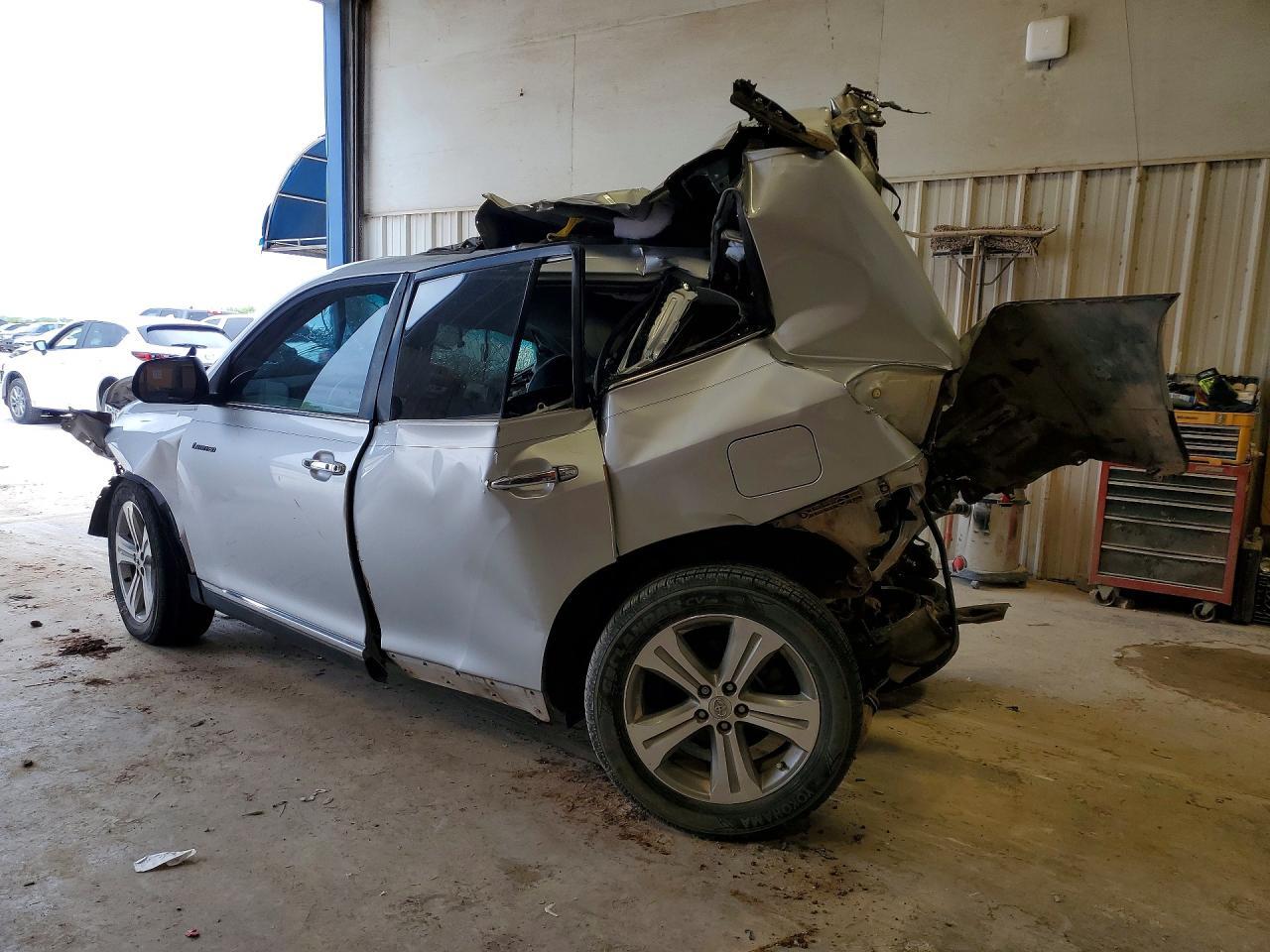 2012 Toyt Highlander - Image 3