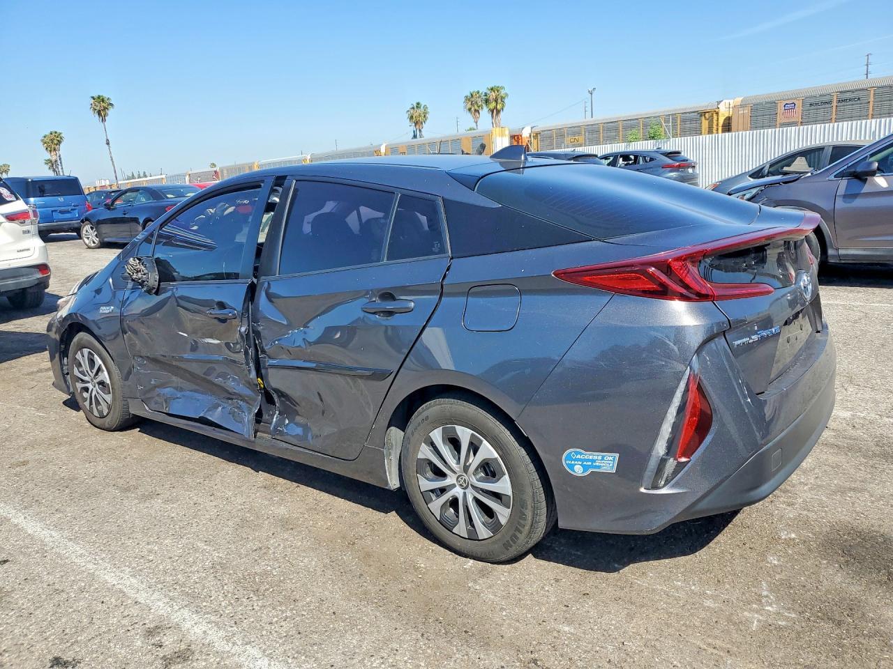 2022 Toyota Prius Prime Le - Фото 2